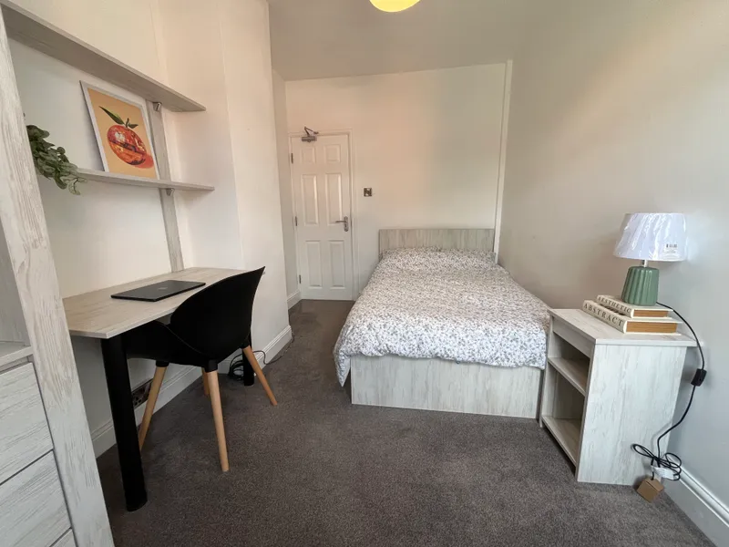 West End // Modern 4 Bed House // JUL 2026 - Image 7